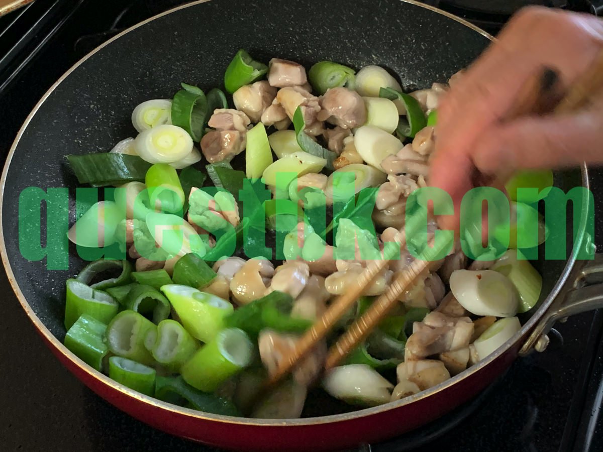 鶏とネギの甘辛炒め